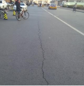 (b) 道路裂缝